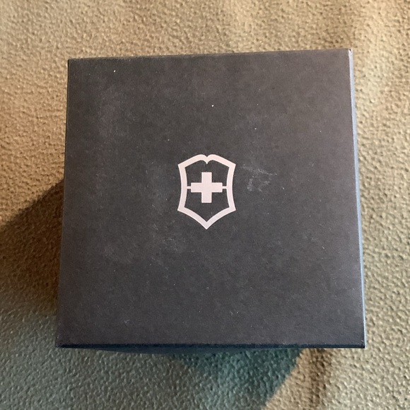 Men’s Victorinox Swiss Army watch with gray nylon strap. Comes with box. - Picture 11 of 16